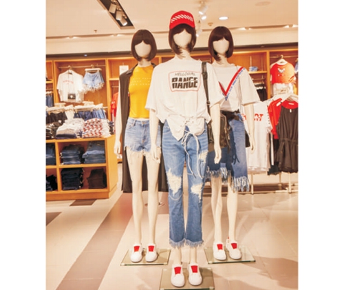 clothes mannequin