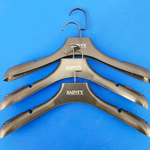 Plastic hanger manufacturers